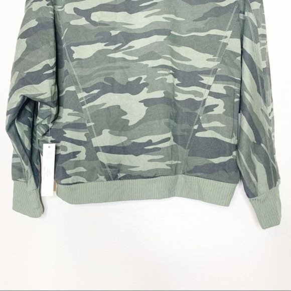 NWT Sweet Romeo Green Camo Exposed Seam Dolman Sleeve Crop Sweatshirt Medium - Picture 8 of 11